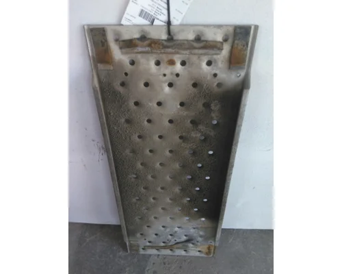 FREIGHTLINER M2 106 DECK (CATWALK) STEP