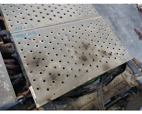 FREIGHTLINER M2 106 DECK (CATWALK) STEP