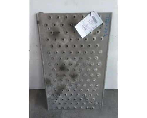 FREIGHTLINER M2 106 DECK (CATWALK) STEP