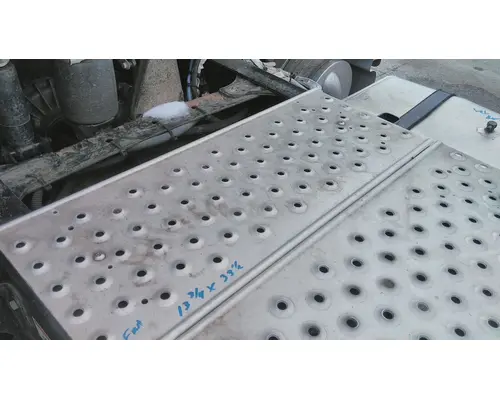 FREIGHTLINER M2 106 DECK (CATWALK) STEP