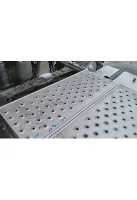 FREIGHTLINER M2 106 DECK (CATWALK) STEP