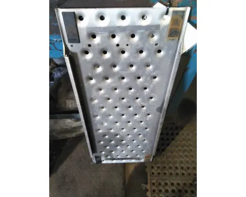 FREIGHTLINER M2 106 DECK (CATWALK) STEP