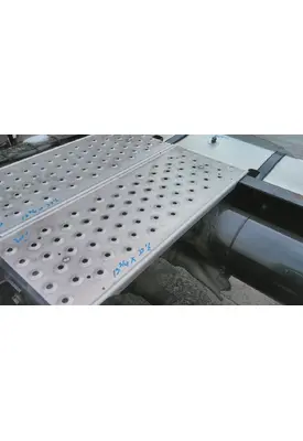 FREIGHTLINER M2 106 DECK (CATWALK) STEP