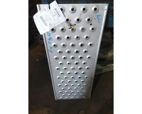 FREIGHTLINER M2 106 DECK (CATWALK) STEP