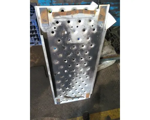 FREIGHTLINER M2 106 DECK (CATWALK) STEP
