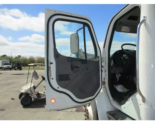 FREIGHTLINER M2 106 DOOR ASSEMBLY, FRONT