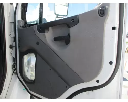 FREIGHTLINER M2 106 DOOR ASSEMBLY, FRONT