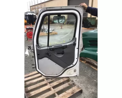 FREIGHTLINER M2 106 DOOR ASSEMBLY, FRONT