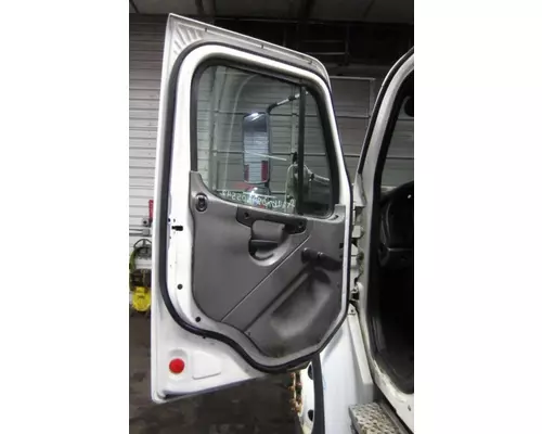 FREIGHTLINER M2 106 DOOR ASSEMBLY, FRONT