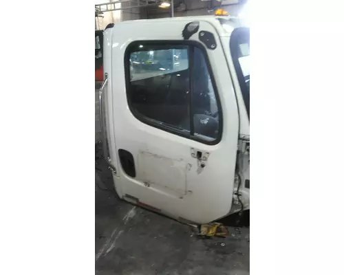 FREIGHTLINER M2 106 DOOR ASSEMBLY, FRONT