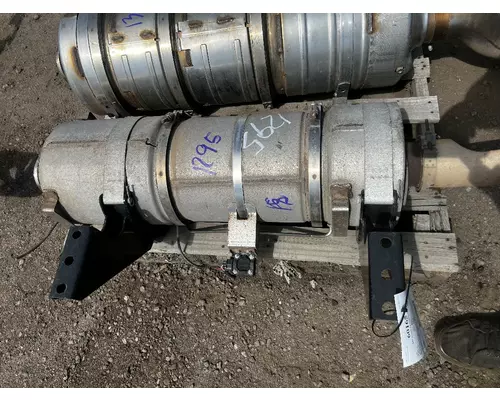 FREIGHTLINER M2 106 DPF (Diesel Particulate Filter)