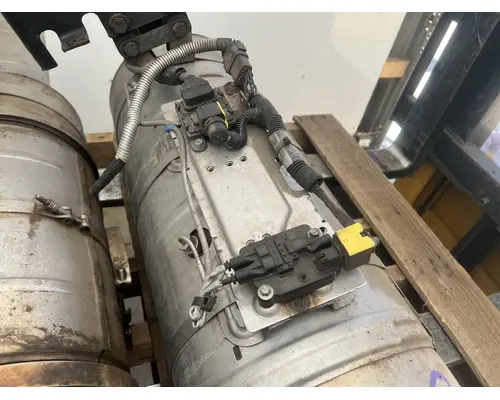 FREIGHTLINER M2 106 DPF (Diesel Particulate Filter)