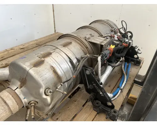 FREIGHTLINER M2 106 DPF (Diesel Particulate Filter)