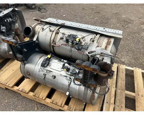 FREIGHTLINER M2 106 DPF (Diesel Particulate Filter)