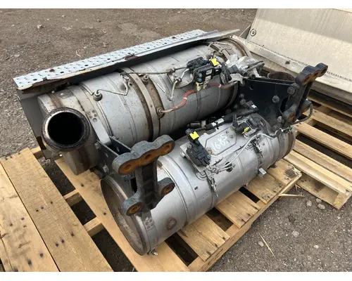 FREIGHTLINER M2 106 DPF (Diesel Particulate Filter)
