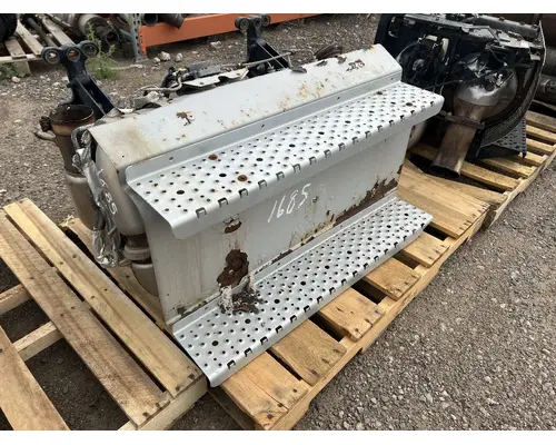 FREIGHTLINER M2 106 DPF (Diesel Particulate Filter)