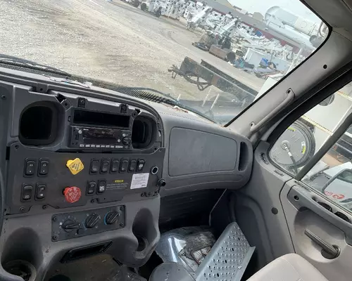 FREIGHTLINER M2 106 Dash Assembly