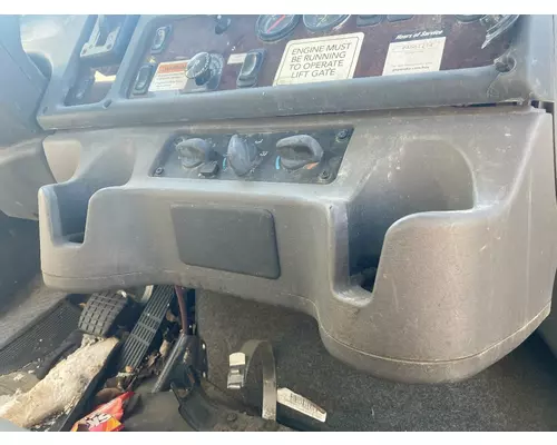 FREIGHTLINER M2-106 Dash Assembly