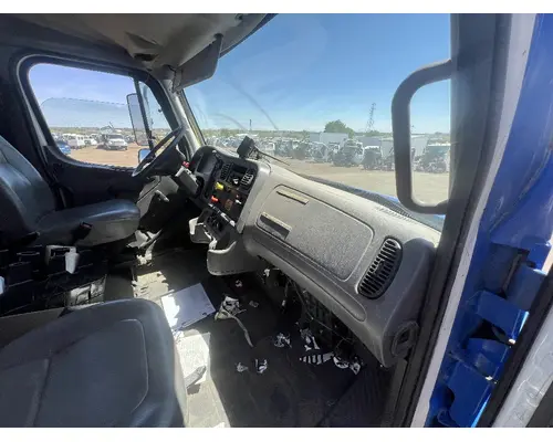 FREIGHTLINER M2 106 Dash Assembly