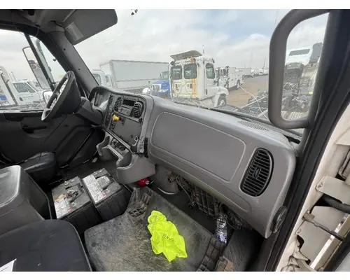 FREIGHTLINER M2 106 Dash Assembly