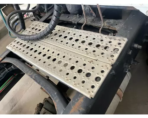 FREIGHTLINER M2-106 Deckplate