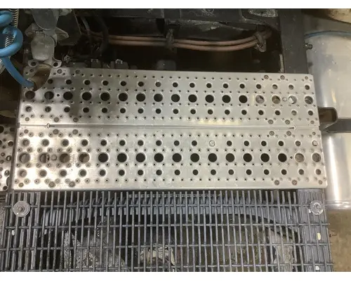 FREIGHTLINER M2-106 Deckplate