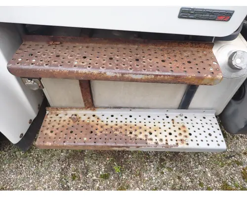 FREIGHTLINER M2-106 Door Assembly, Front