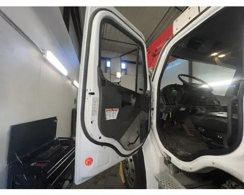 FREIGHTLINER M2 106 Door Assembly, Front