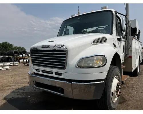 FREIGHTLINER M2 106 ECM (Body Control Module)