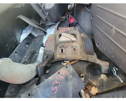 FREIGHTLINER M2 106 Engine Mounts