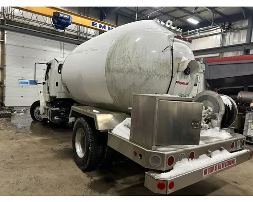 FREIGHTLINER M2 106 Equipment (Mounted)