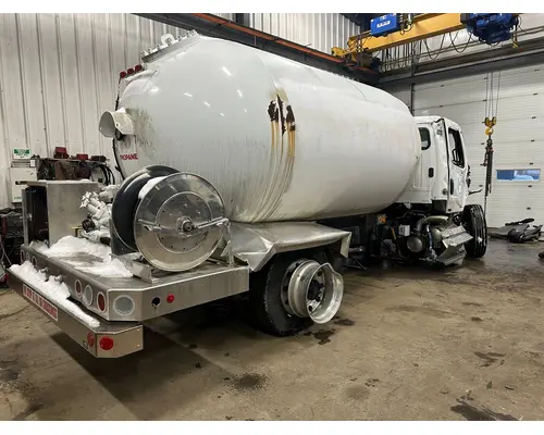 FREIGHTLINER M2 106 Equipment (Mounted)