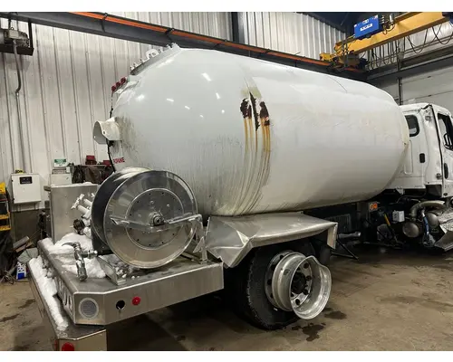 FREIGHTLINER M2 106 Equipment (Mounted)