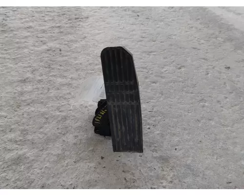 FREIGHTLINER M2 106 FOOT PEDAL