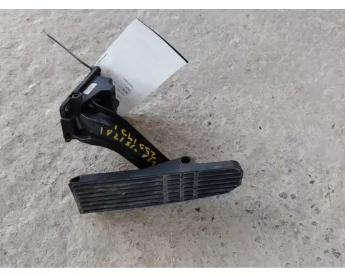 FREIGHTLINER M2 106 FOOT PEDAL
