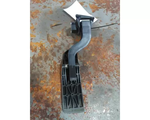 FREIGHTLINER M2 106 FOOT PEDAL