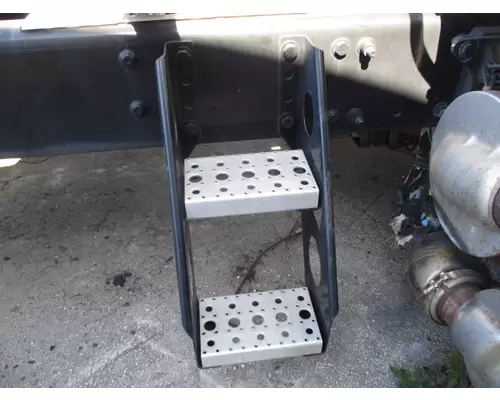 FREIGHTLINER M2 106 FRAME STEP