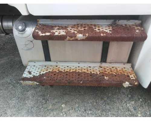 FREIGHTLINER M2 106 FUEL TANK