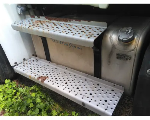 FREIGHTLINER M2 106 FUEL TANK
