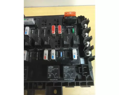 FREIGHTLINER M2 106 FUSE BOX