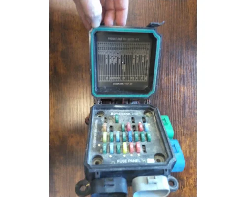 FREIGHTLINER M2 106 FUSE BOX