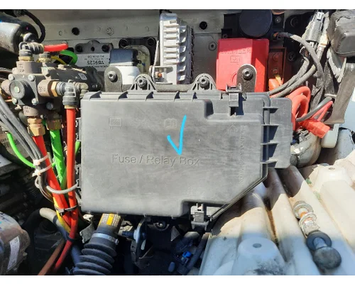 FREIGHTLINER M2 106 FUSE BOX