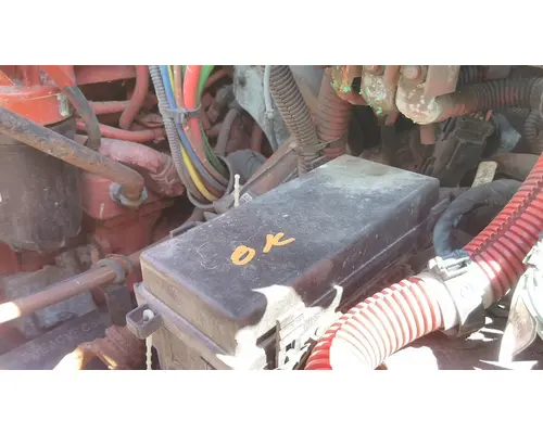 FREIGHTLINER M2 106 FUSE BOX