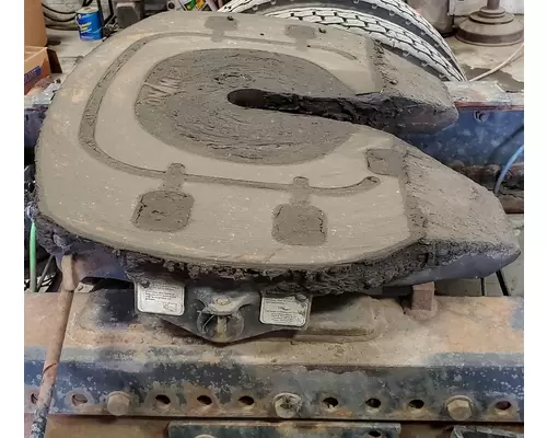 FREIGHTLINER M2 106 Fifth Wheel Assembly