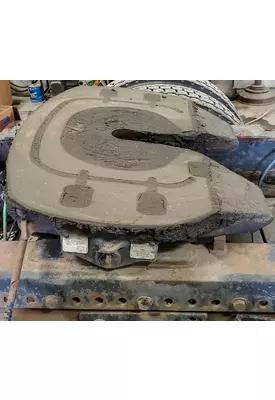 FREIGHTLINER M2 106 Fifth Wheel Assembly