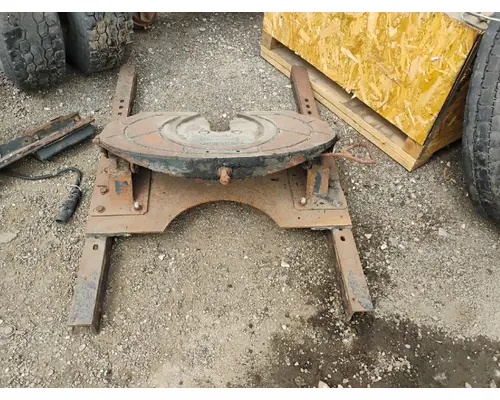 FREIGHTLINER M2 106 Fifth Wheel