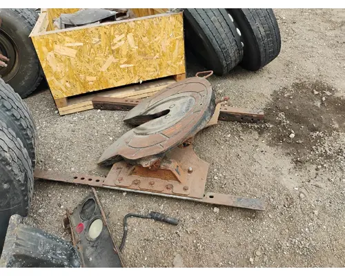 FREIGHTLINER M2 106 Fifth Wheel