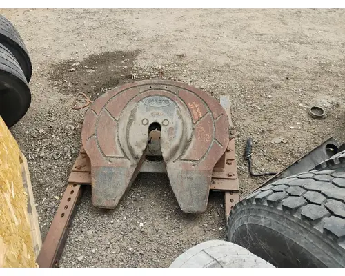 FREIGHTLINER M2 106 Fifth Wheel