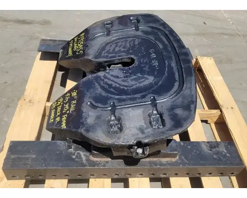 FREIGHTLINER M2 106 Fifth Wheel