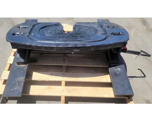 FREIGHTLINER M2 106 Fifth Wheel